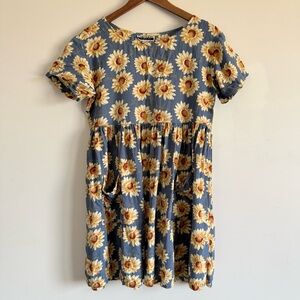 Vintage Blue Sunflower Print Mini Dress with Short Sleeves and Front Pockets